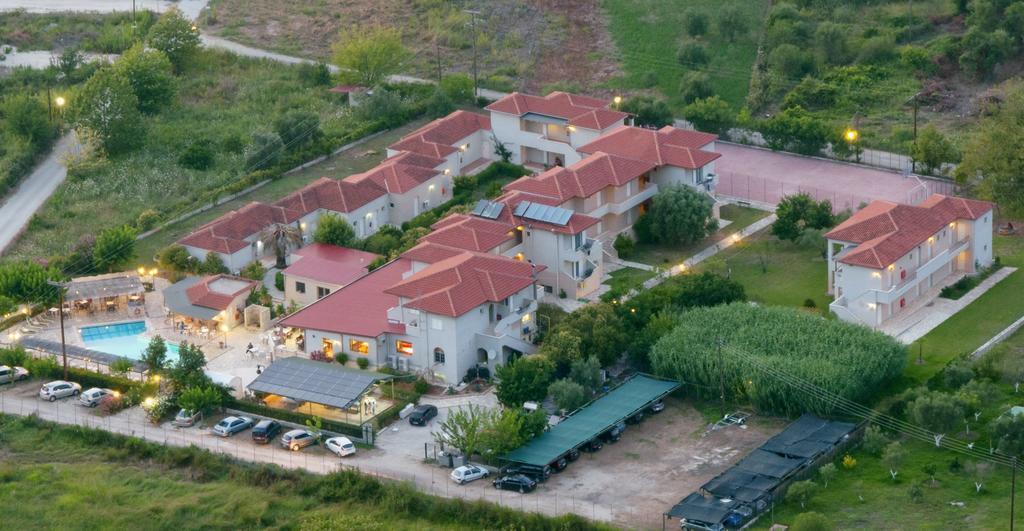 ΚΑΛΟΚΑΙΡΙ ΣΤΟ ELINA 3* ΣΤΗ ΘΕΣΠΡΩΤΙΑ ΜΕ ΤΟ Ι.Χ. ΣΑΣ