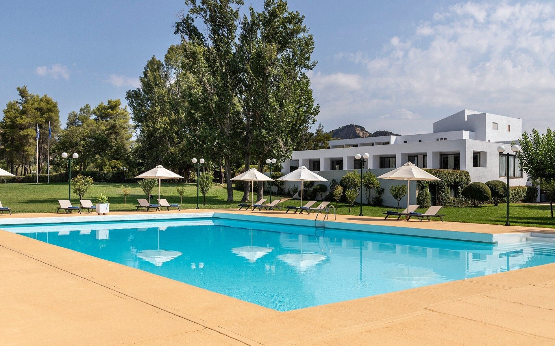 ΑΓΙΟΥ ΠΝΕΥΜΑΤΟΣ ΣΤΟ AMALIA OLYMPIA 4* ΜΕ ΤΟ Ι.Χ ΣΑΣ