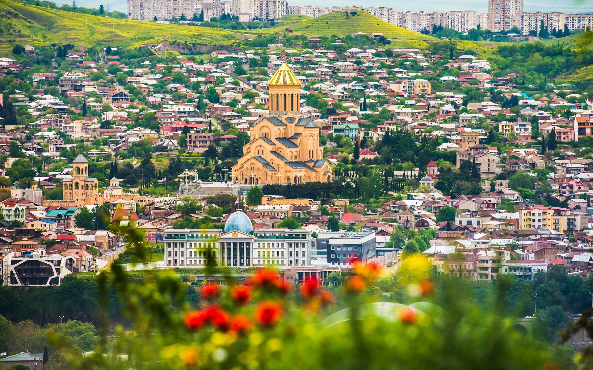 ΤΑΞΙΔΙ ΣΤΗΝ ΤΙΦΛΙΔΑ ΤΩΝ ΑΝΤΙΘΕΣΕΩΝ