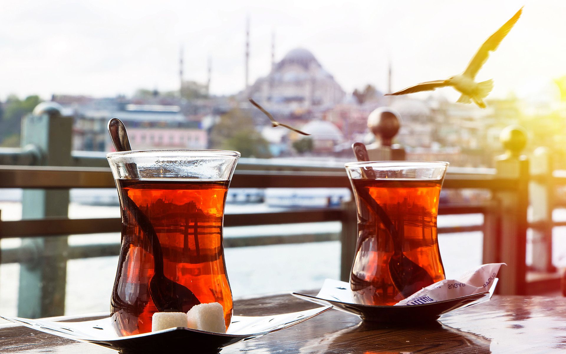 ΠΡΩΤΟΜΑΓΙΑ ΣΤΗΝ ΚΩΝΣΤΑΝΤΙΝΟΥΠΟΛΗ