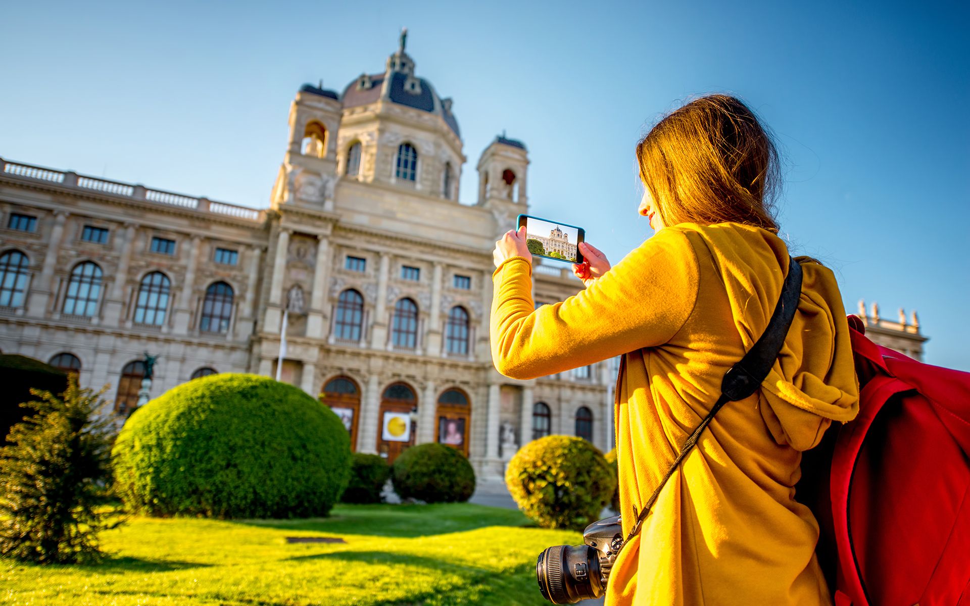 ΠΡΩΤΟΜΑΓΙΑ ΣΤΗ ΒΙΕΝΝΗ & ΤΗ ΜΠΡΑΤΙΣΛΑΒΑ