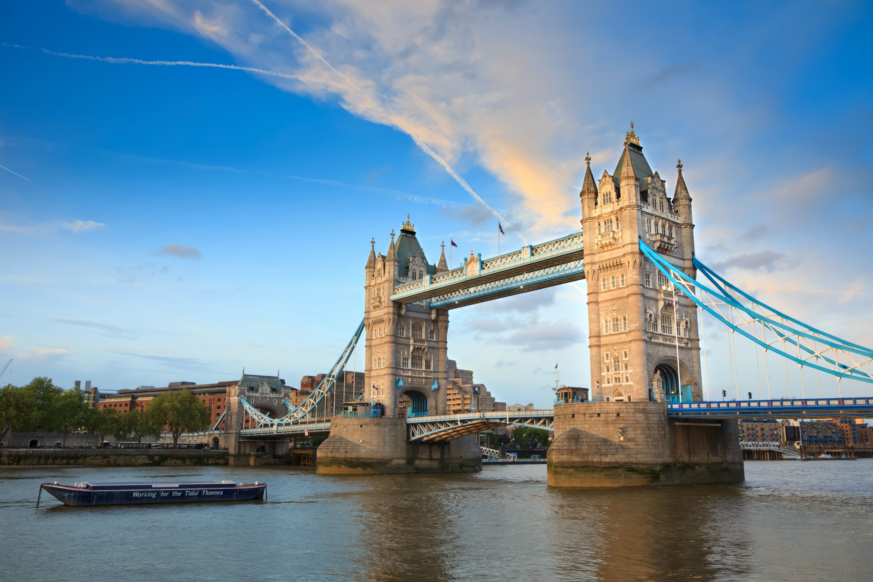 ΠΡΩΤΟΜΑΓΙΑ ΣΤΟ ΑΝΟΙΞΙΑΤΙΚΟ ΛΟΝΔΙΝΟ