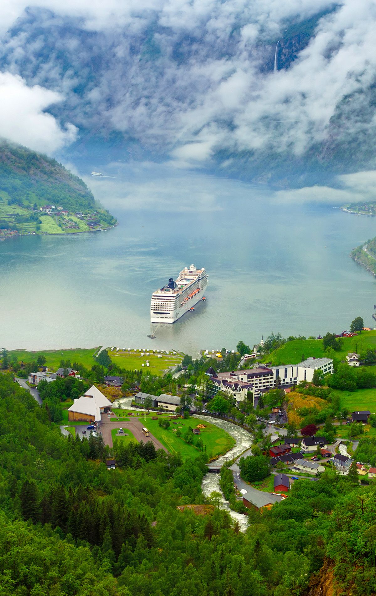 9ΗΜ ΣΤΑ ΝΟΡΒΗΓΙΚΑ ΦΙΟΡΔ ΜΕ ΤΟ COSTA DIADEMA & ΕΛΛΗΝΑ ΣΥΝΟΔΟ