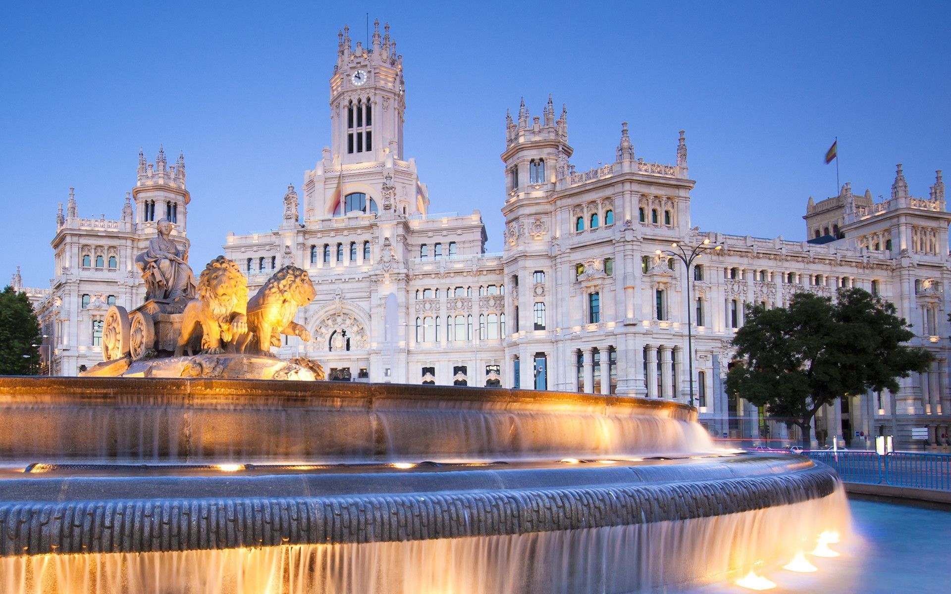 ΚΑΛΟΚΑΙΡΙ ΣΕ ΜΑΔΡΙΤΗ - ΑΝΔΑΛΟΥΣΙΑ