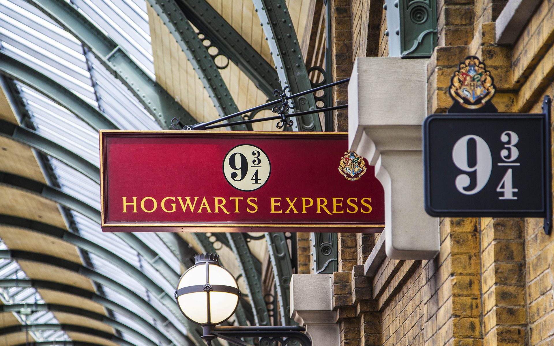 ΑΓΙΟΥ ΠΝΕΥΜΑΤΟΣ ΣΤΟ ΛΟΝΔΙΝΟ ΑΚΟΛΟΥΘΩΝΤΑΣ ΤΟΝ HARRY POTTER